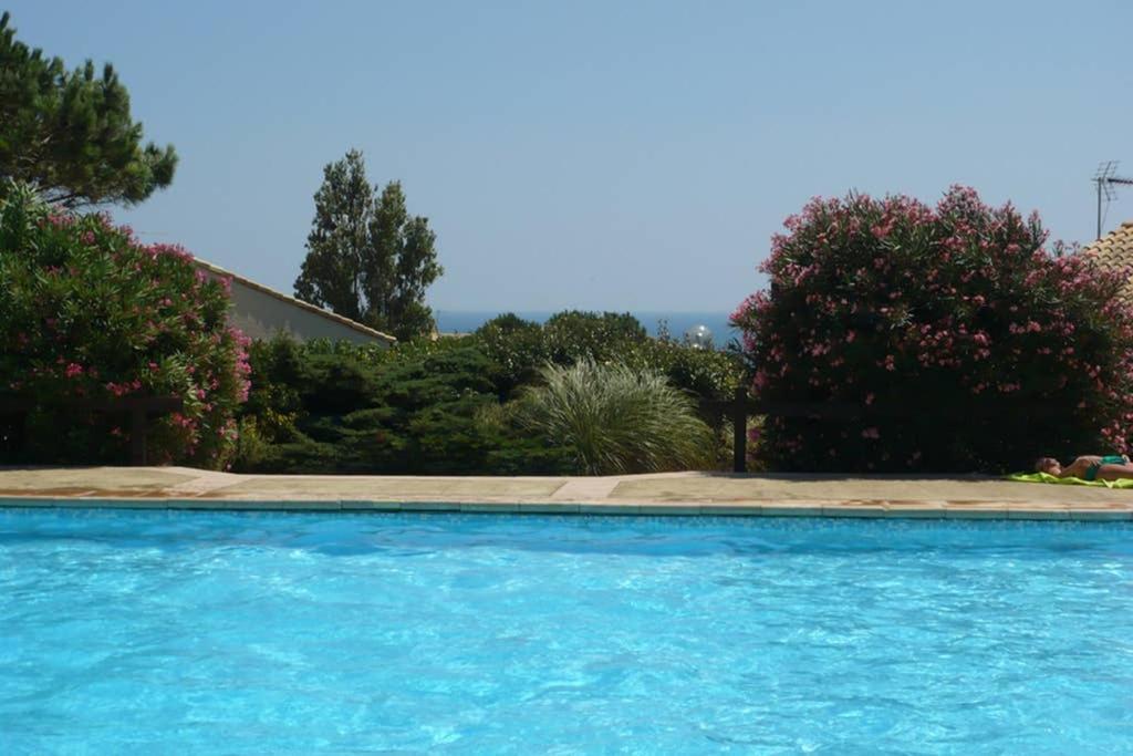CROS Mer et Piscine Saint-Pierre-la-Mer  Extérieur photo